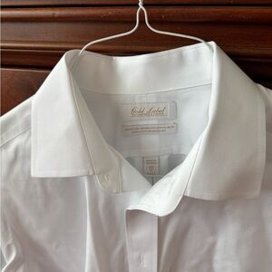 Roundtree & Yorke Gold Label White Dress Shirt w/spread collar. Size 16.5 x 37 T